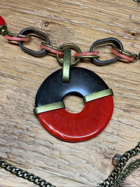Premier Designs Jewelry - Premier Designs Piper Red Brown Acrylic Pendant Beaded Antiqued Finish Necklace